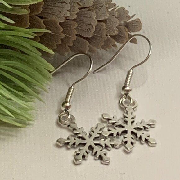 Snowflake Earring, Boho Earring, Christmas Earring, Holiday Earring, Gift Idea - Picture 2 of 6